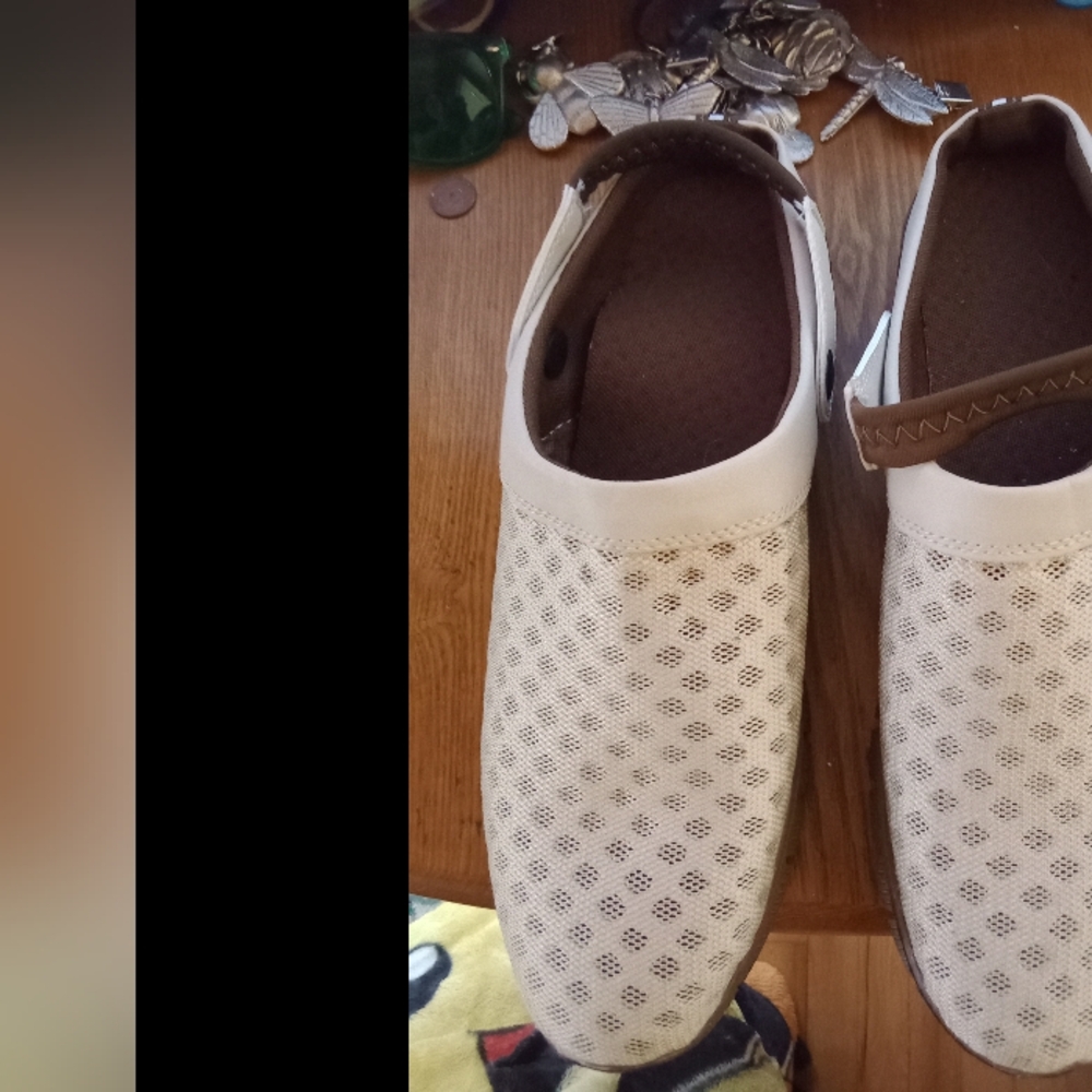 🫟4/$15🫟 ForMen's size 11(46) Cream and Brown Slip on Shoes